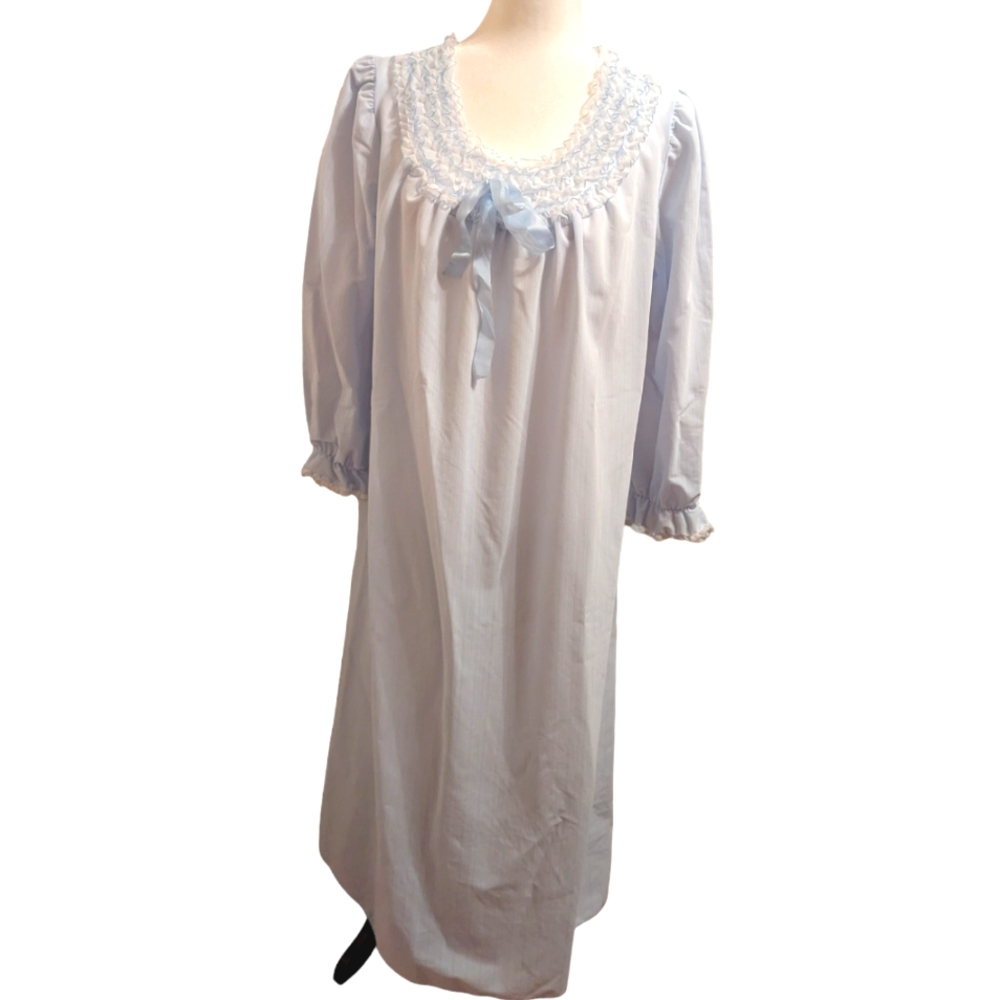 - Full length Nightgown. Ruffled detail on chest and cuffs. NWOT Sz L/XL